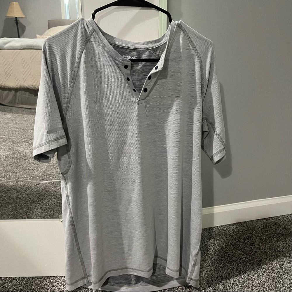 Old Navy Active Men’s Grey Shirt
